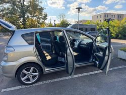 Silber Gebraucht 2005 Toyota Corolla Verso Van / Kleinbus | 6.000 € (Teuer)