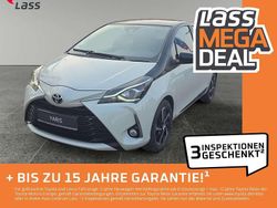 Montblancweiß perleffekt / mysticschwarz mica Gebraucht 2020 Toyota Yaris Basis Limousine | 16.980 € (Etwas zu teuer)