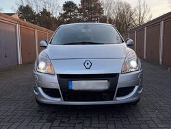 Silber Gebraucht 2010 Renault Scénic III Dynamique Van / Kleinbus | 7.200 € (Fairer Preis)