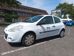 Weiß Gebraucht 2009 Renault Clio Coupé | 2.850 € (Etwas zu teuer)