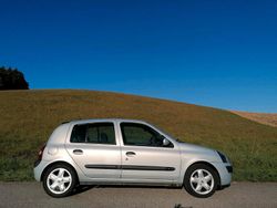 Silber Gebraucht 2003 Renault Clio II Kleinwagen | 2.500 € (Teuer)