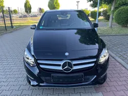 Schwarz Gebraucht 2015 Mercedes B200 Van / Kleinbus | 12.999 € (Fairer Preis)