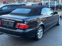 Schwarz Gebraucht 2001 Mercedes CLK230 Avantgarde Cabrio | 2.490 € (Superpreis)