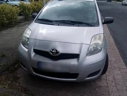 Silber Gebraucht 2009 Toyota Yaris Kleinwagen | 3.800 € (Etwas zu teuer)
