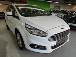 Weiß Gebraucht 2017 Ford S-MAX Titanium Van / Kleinbus | 10.800 € (Guter Preis)