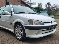 Weiß Gebraucht 1998 Peugeot 106 Kleinwagen | 3.399 €