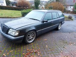 Schwarz Gebraucht 1994 Mercedes E280 Kombi | 2.000 €