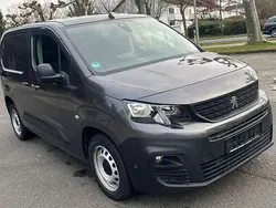 Grau Gebraucht 2019 Peugeot Partner Van / Kleinbus | 8.999 € (Fairer Preis)