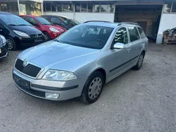 Silber Gebraucht 2009 Skoda Octavia Team Edition Kombi | 1.990 €