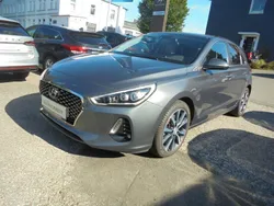 Grau Gebraucht 2018 Hyundai i30 Premium Limousine | 15.490 € (Fairer Preis)