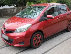 Rot Gebraucht 2012 Toyota Yaris Cool Kleinwagen | 5.099 € (Teuer)
