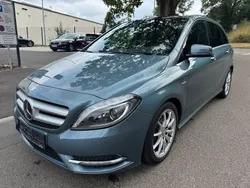 Blau Gebraucht 2012 Mercedes B180 Van / Kleinbus | 8.950 € (Fairer Preis)