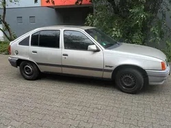 Silber Gebraucht 1991 Opel Kadett Kleinwagen | 1.500 €
