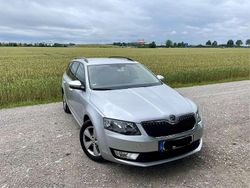 Silber Gebraucht 2011 Skoda Octavia Active Kombi | 10.000 €