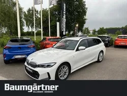Weiß Gebraucht 2023 BMW 330 M Sport Kombi | 41.740 € (Etwas zu teuer)