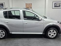 Grau Gebraucht 2012 Dacia Sandero Stepway Limousine | 4.990 € (Guter Preis)