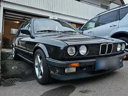 Schwarz Gebraucht 1987 BMW 325 Cabriolet Cabrio | 9.900 €