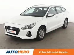 Weiß Gebraucht 2018 Hyundai i30 Comfort Kombi | 14.590 € (Fairer Preis)