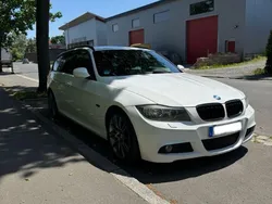 Weiß Gebraucht 2011 BMW 330 Sport Line Kombi | 9.999 € (Fairer Preis)