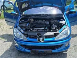 Blau Gebraucht 2005 Peugeot 206 Limousine | 650 € (Guter Preis)