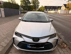 Grau Gebraucht 2021 Toyota Corolla Limousine | 15.590 €