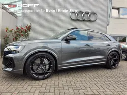Grau Neu 2025 Audi RS Q8 Performance SUV | 165.975 € (Fairer Preis)