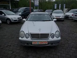 Silber (metallic) Gebraucht 2001 Mercedes CLK230 Elegance Coupé | 1.880 € (Superpreis)