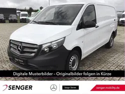 Weiß Gebraucht 2024 Mercedes Vito Van / Kleinbus | 32.071 € (Fairer Preis)