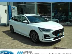 Weiß Gebraucht 2024 Ford Focus ST-Line X Kombi | 23.278 € (Superpreis)