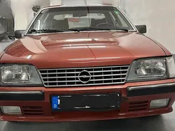 Rot Gebraucht 1985 Opel Senator Limousine | 13.999 €