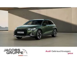 Distriktgrün metallic Gebraucht 2025 Audi A3 Ambiente Limousine | 40.980 €