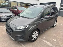 Grau Gebraucht 2018 Ford Tourneo Courier Trend Van / Kleinbus | 5.550 € (Fairer Preis)