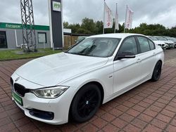 Weiß Gebraucht 2012 BMW 320 Sport Line Limousine | 8.500 € (Superpreis)