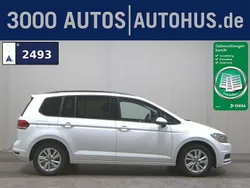Weiss Gebraucht 2021 VW Touran Comfortline Van / Kleinbus | 18.380 € (Guter Preis)