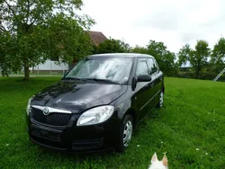 Schwarz Gebraucht 2010 Skoda Fabia Classic Kleinwagen | 3.500 € (Fairer Preis)
