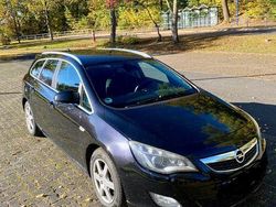 Schwarz Gebraucht 2011 Opel Astra Edition Kombi | 2.290 € (Guter Preis)