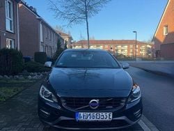 Grau Gebraucht 2014 Volvo V60 R-Design Kombi | 10.900 € (Fairer Preis)