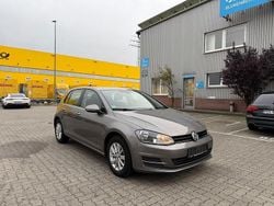 Grau Gebraucht 2017 VW Golf VII Trendline Limousine | 6.200 €