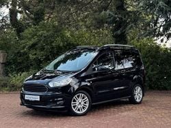 Schwarz Gebraucht 2015 Ford Tourneo Courier Titanium Van / Kleinbus | 8.199 € (Fairer Preis)