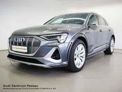 Grau Gebraucht 2020 Audi e-tron Sport SUV | 47.900 € (Fairer Preis)