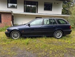 Blau Gebraucht 2003 BMW 530 Kombi | 2.225 €