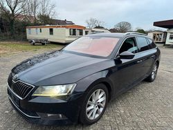 Schwarz Gebraucht 2016 Skoda Superb Kombi | 7.790 €
