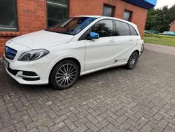 Weiß Gebraucht 2017 Mercedes B250e Van / Kleinbus | 14.000 €