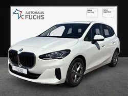 Weiss Gebraucht 2024 BMW 218 Active Tourer Performance Van / Kleinbus | 33.980 € (Fairer Preis)
