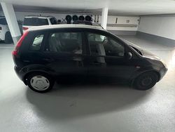 Schwarz Gebraucht 2002 Ford Fiesta Kleinwagen | 800 €