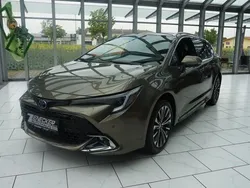 Manganbronze metallic Gebraucht 2023 Toyota Corolla Team Kombi | 33.490 € (Etwas zu teuer)