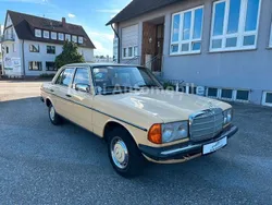 Gelb Gebraucht 1981 Mercedes E230 Limousine | 8.900 €