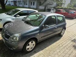 Grau Gebraucht 2005 Renault Clio II Limousine | 2.490 € (Guter Preis)