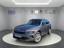Graphitegrau (metallic) Gebraucht 2024 Skoda Kamiq Selection SUV | 23.990 € (Fairer Preis)