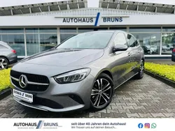 Mountaingrau met. Gebraucht 2024 Mercedes B200 Progressive Van / Kleinbus | 36.495 €